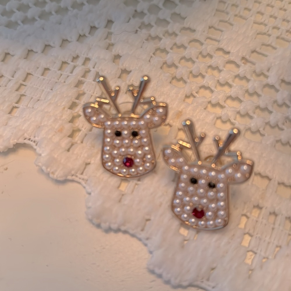 NWOT - PEARL REINDEER EARRINGS
